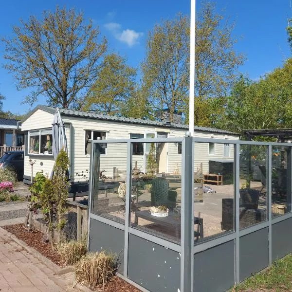 Ús twadde plakje op vakantiepark bergumermeer, hótel í Suameer