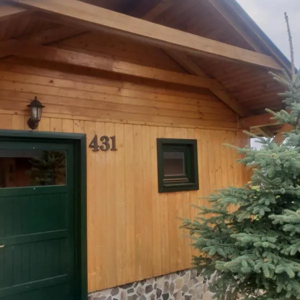 Holiday Village Tatralandia Bungalov 3-2-2 chatka 431 s 1 spálňou 1 obývačkou a 1 izbou v podkrovi, hôtel à Liptovský Mikuláš