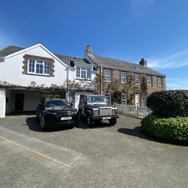 Country cottage with private garden close to beach, hotel in St Mary