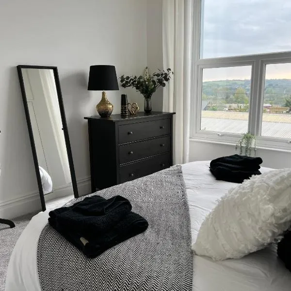 Heathcliff - 5 Bedroom House in Town Centre, hôtel à Pembrokeshire