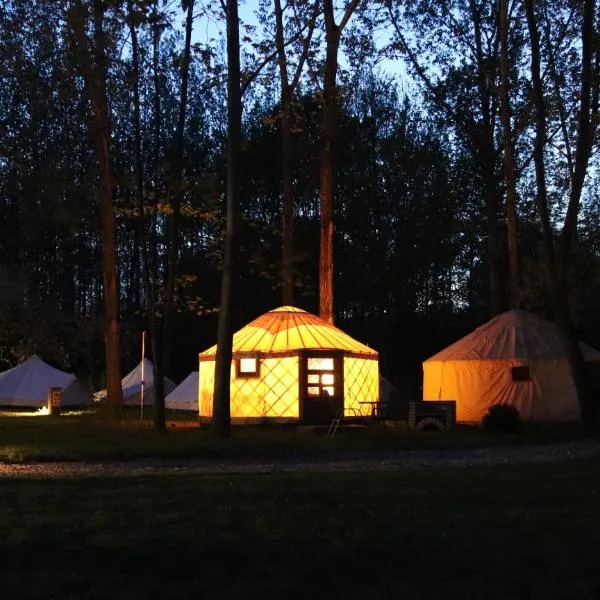 Öko Kemping és Glamping Tiszadada, hotel v destinaci Tiszadada