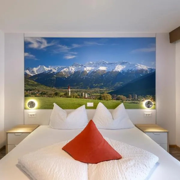 Pension Florian, hotel v destinaci Burgusio