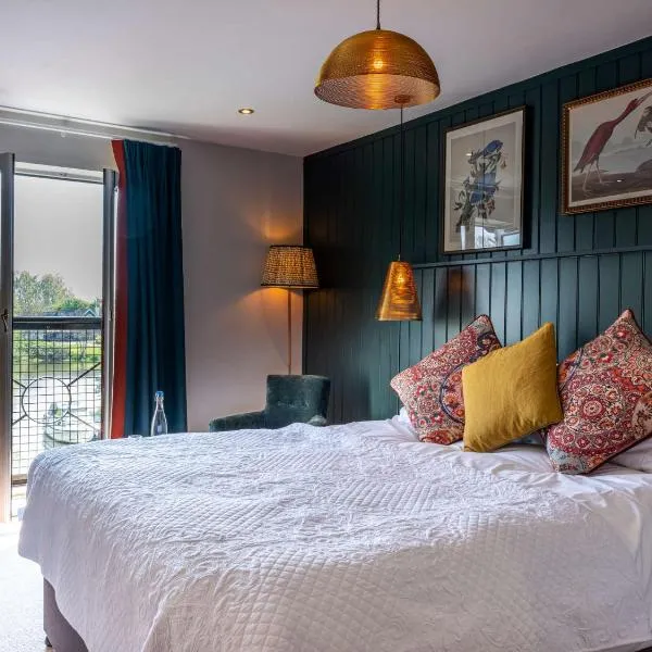 The Bridge Hotel, Hotel in Chertsey