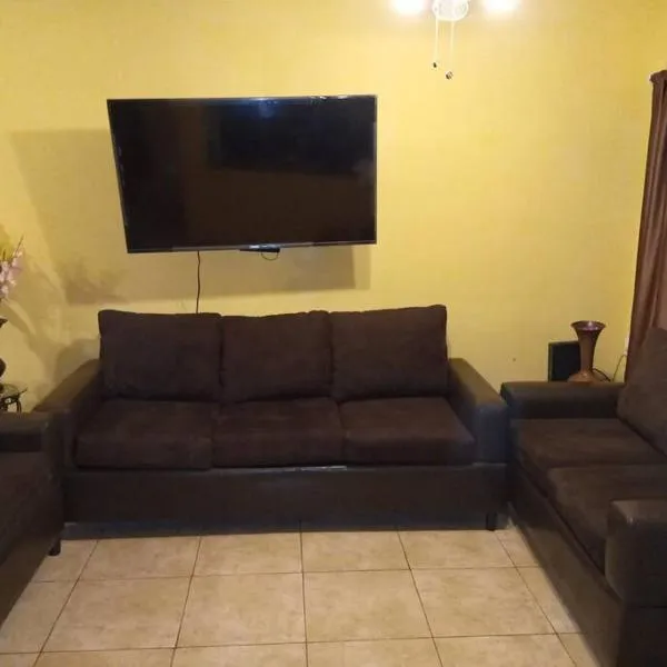 Casa completa en privada y con cochera, hotel en Monclova