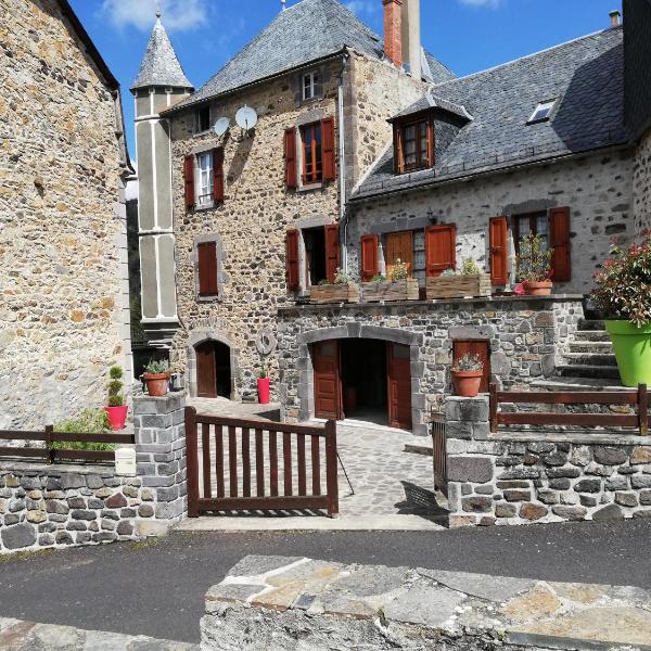 Maison typique pleine de charme Peyrusse Cantal