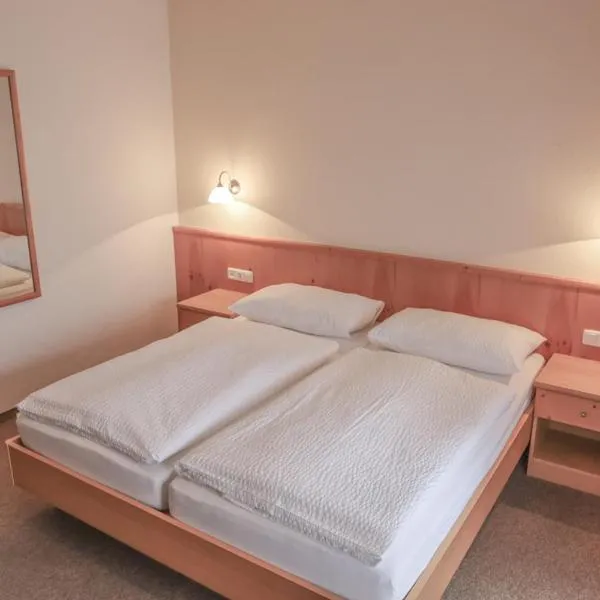 Gasthof Pension Pichlernwirt, hotel v mestu Himmelberg