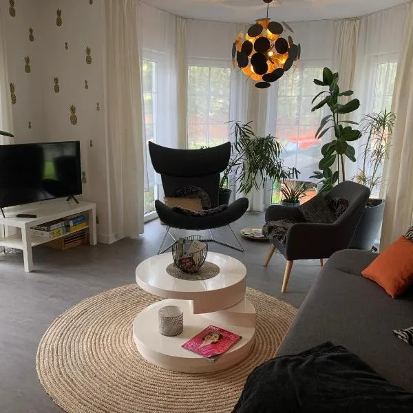 Pool & Lake Holiday Home, Hotel in Markkleeberg