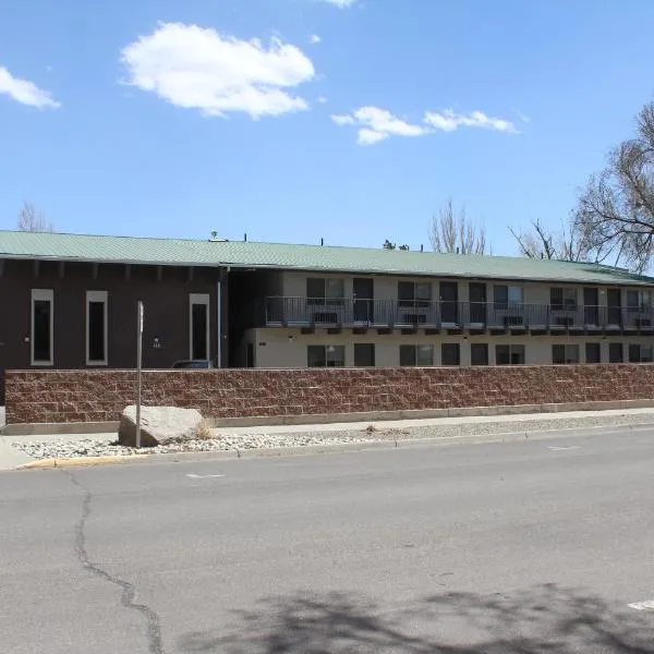 Bell & Main Alamosa Studio Suite-Walking distance to downtown, hotel in Alamosa