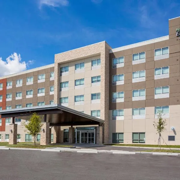 Holiday Inn Express & Suites Sanford - Lake Mary by IHG, hotelli kohteessa Sanford