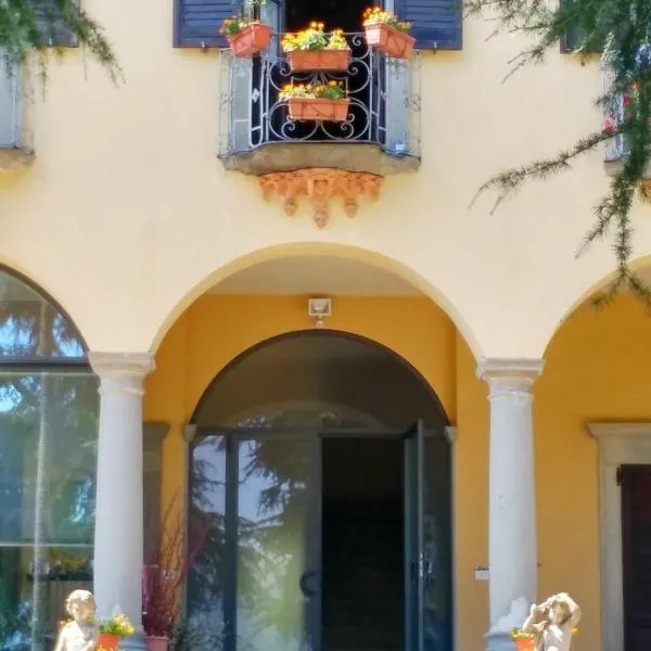 Villa Riva Lago - Apartment with parking, hotel v destinaci Tavernola Bergamasca