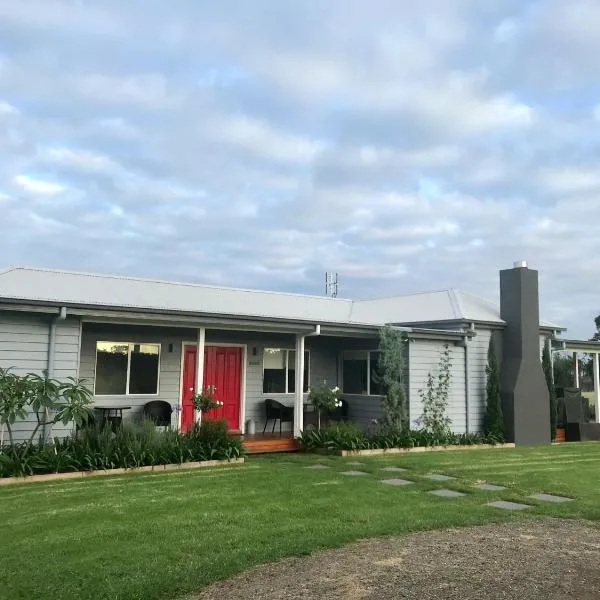 Kinloch Cottage Stunning Stay on Daisy Hill Vineyard, hotel in Pokolbin