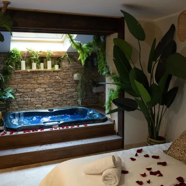 Hébergement insolite avec jacuzzi privatif Millau, hotel en Millau