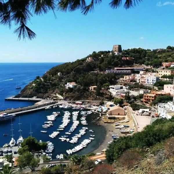 Appartamento al centro di Ustica, hotel en Ustica