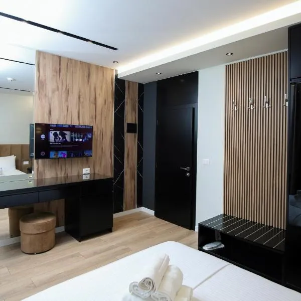Hotel Three，位于伏罗拉的酒店