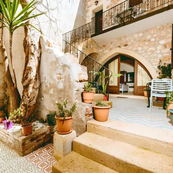 Bozzali Deluxe Hotel, hotel in Chania Town