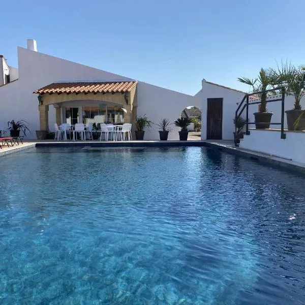 Hôtel du Pont Blanc, hotel v Saintes-Maries-de-la-Mer