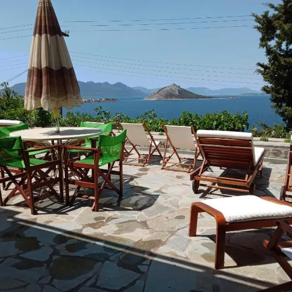 Seaside Home with Sea Views & Large Terrace, hotel v destinaci Kapótidhes