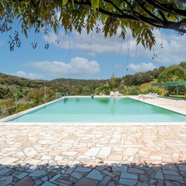 Idyllic Farmhouse in Montemor o Novo with Pool