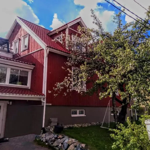 120 yrs. old log house in Kuopio city centre, hotel in Kuopio