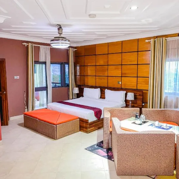Triple Hill Hotel, hotel i Weija
