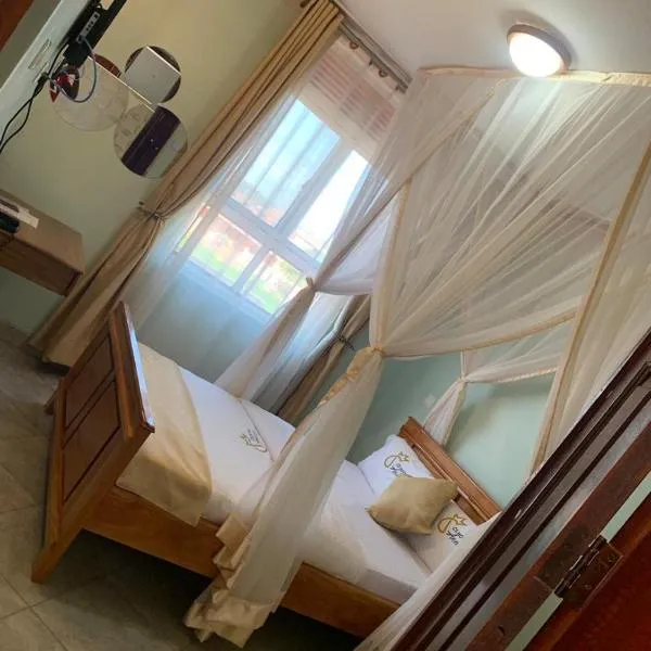 CS HOTEL, hotel en Hoima