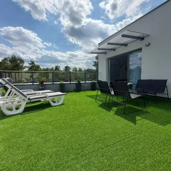 Apartament Leśny Taras z KLIMATYZACJĄ & Garaż podziemny w cenie-728-828-835- Targi Kielce, Hotel in Cedzyna