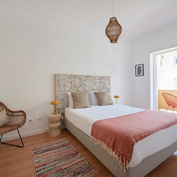 Sunset Balcony Apartment, By TimeCooler, hotel em Lisboa