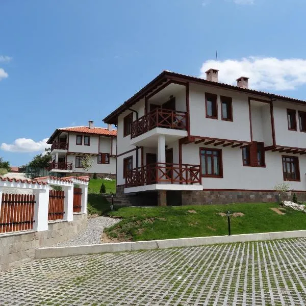 Guest House Ivanini Houses, Hotel in Trjawna
