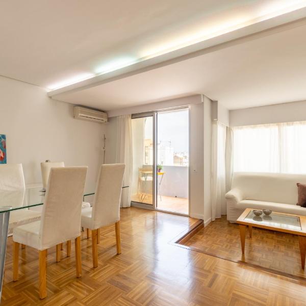 Light and bright apartment in central Valencia