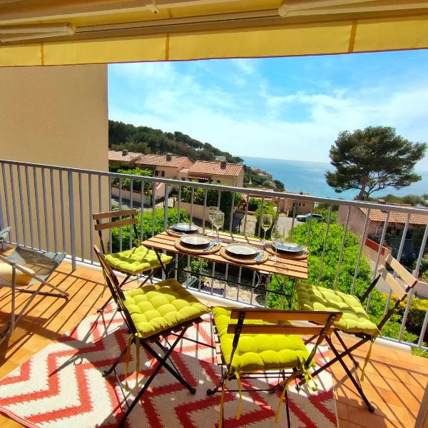 Appartement avec terrasse vue mer, proximité plage, place parking