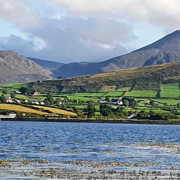 The Aul Shop & Public House -entire private annexe, hotel v destinaci Mourne Mountains