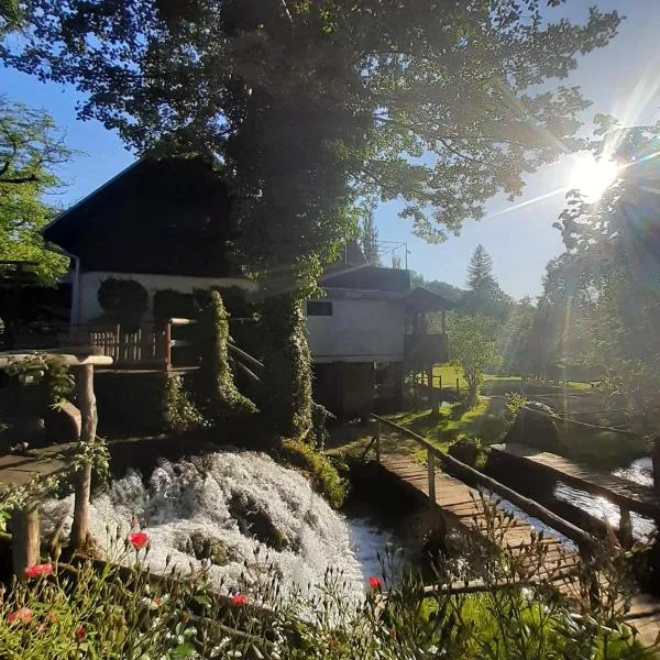 Guesthouse Pod rastockim krovom, hotel u Slunju