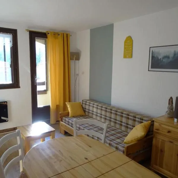 Appartement au cœur du village avec parking privé, hotel en Mijoux