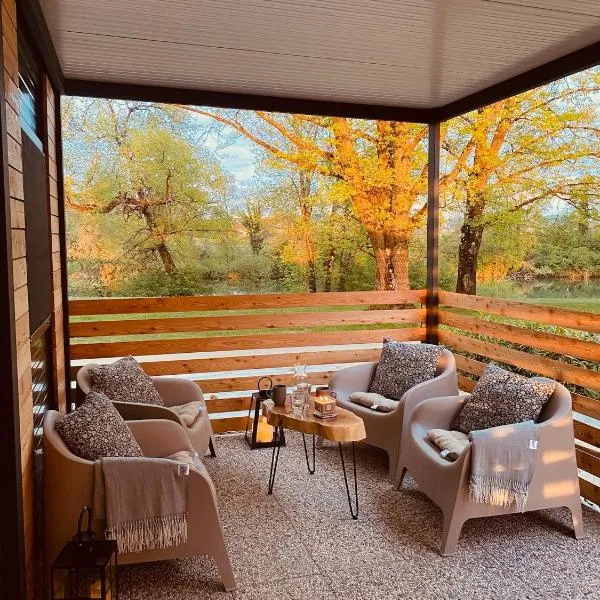 MAGNOLIA HOUSE by the RIVER, hotel v destinaci Metlika