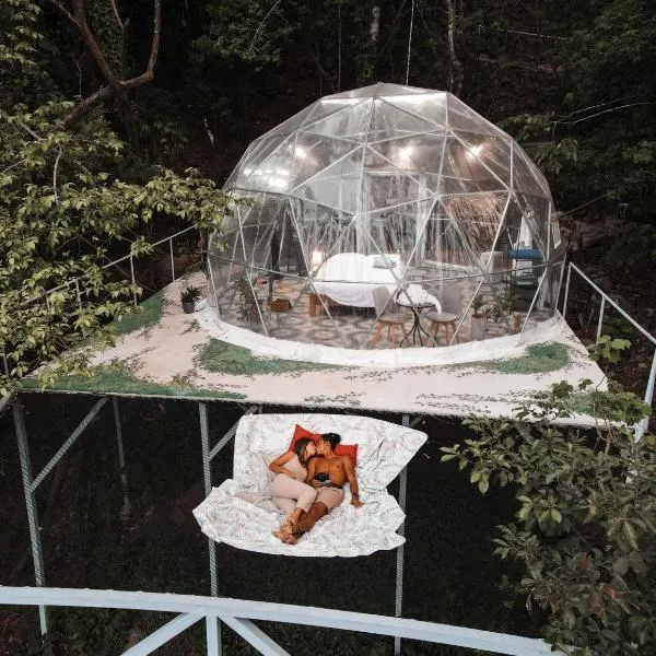 Domos Mirador Romantic Private Honeymoon Glamping, hotel en Miramar