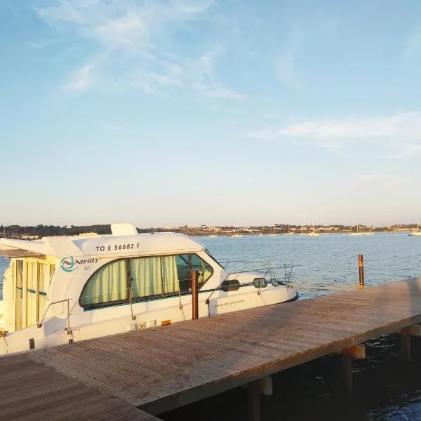 Bateau 6 personnes sans permis terrasse à quai, hotel a Béziers