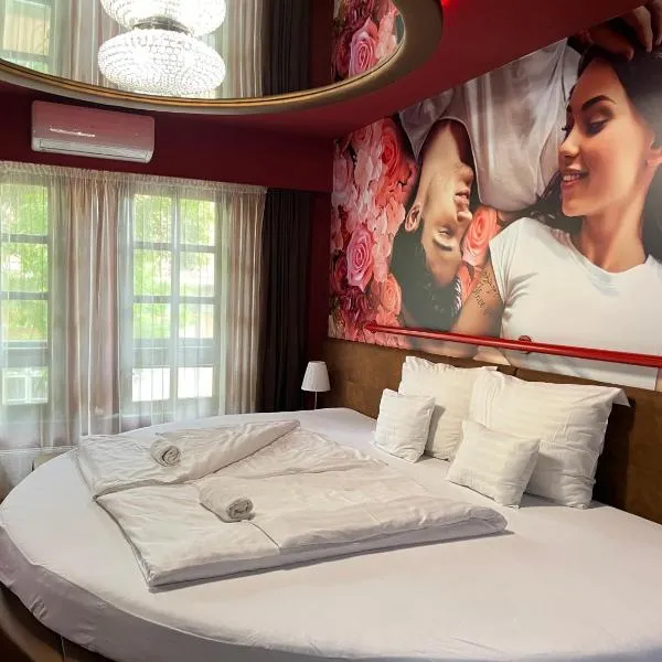 Viesnīca Hotel Corvin pilsētā Jula