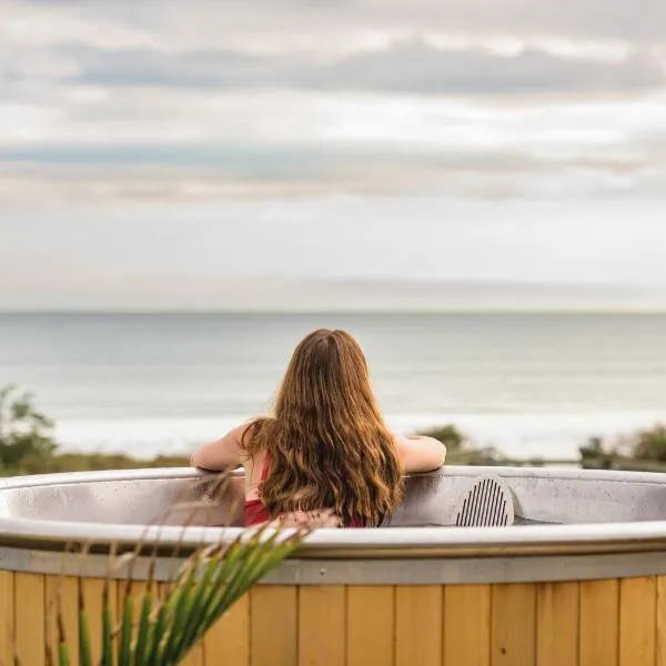 Ōhope Beach TOP 10 Holiday Park、オホープビーチのホテル