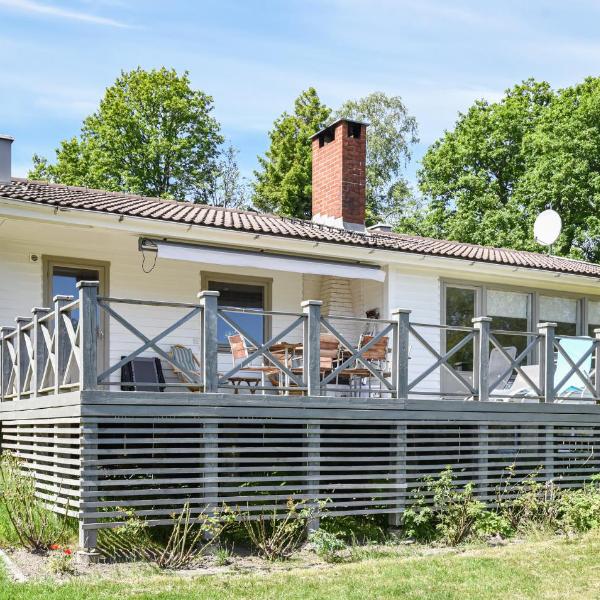 Awesome Home In Hjlteby With 3 Bedrooms And Wifi