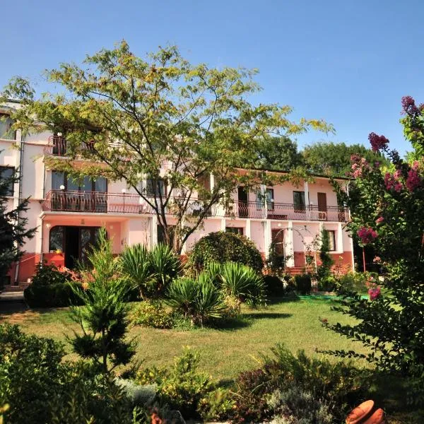 Secret Garden House, hotel a Varna