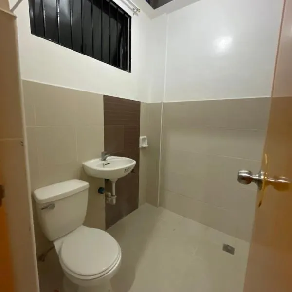 Sto. Niño Residences Standard Room, hotel em Lucena