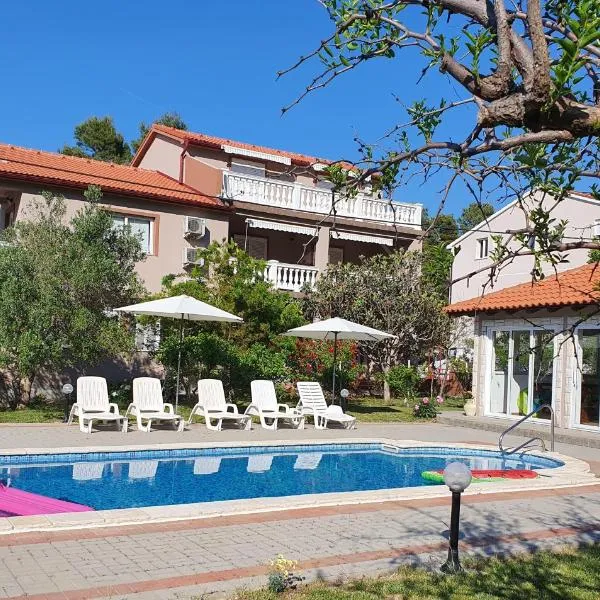 Apartments Željka, hotel in Rab