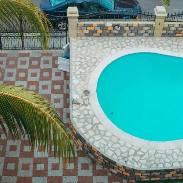 Rs villa 2 share apartment 100 mts to the beach and bus stop, hotel en Flic en Flac