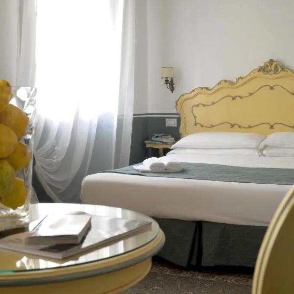 Ca' San Trovaso - 6 Rooms, hotel in Venice