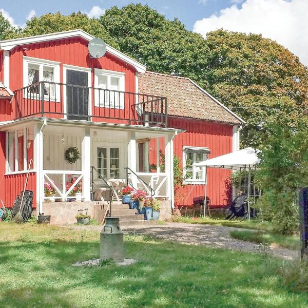 3 Bedroom Cozy Home In Halltorp