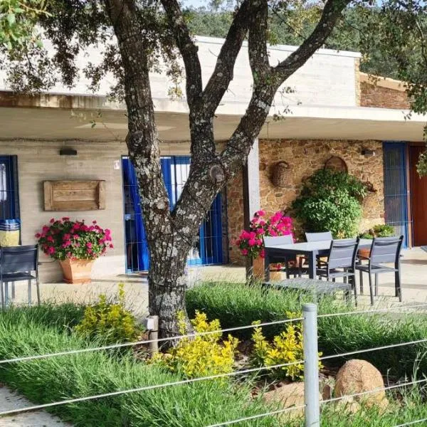 Casa Rural Madre del Agua. Finca El Robledillo, hotel in Monesterio