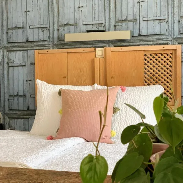 农德迪酒店，位于迪尔森-斯托科姆的酒店