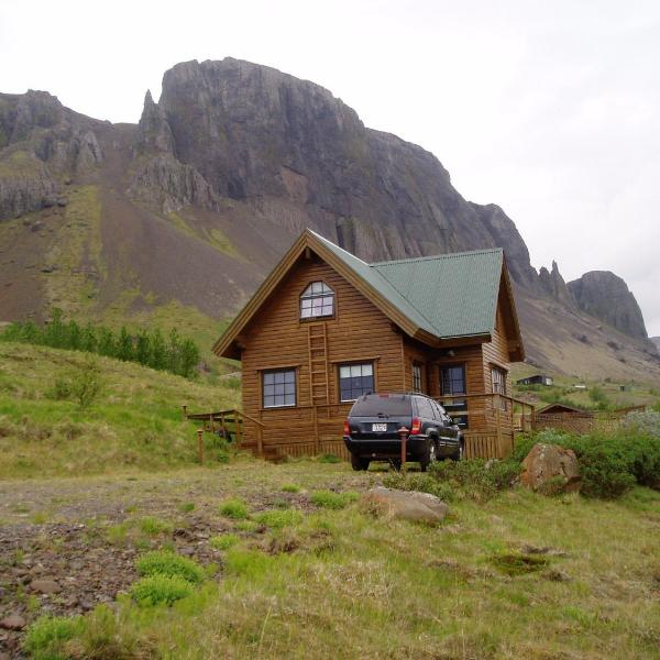 Vindheimar Cottage - Great View - Hot Tub