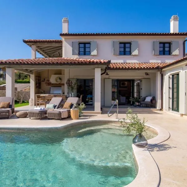 Villa Leucolea with pool, Hotel in Cres