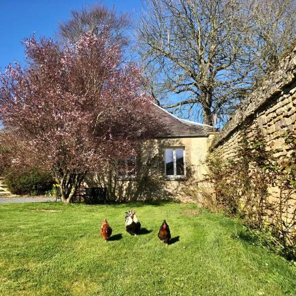 Les Gîtes de la Mare, מלון בSaint-Manvieu